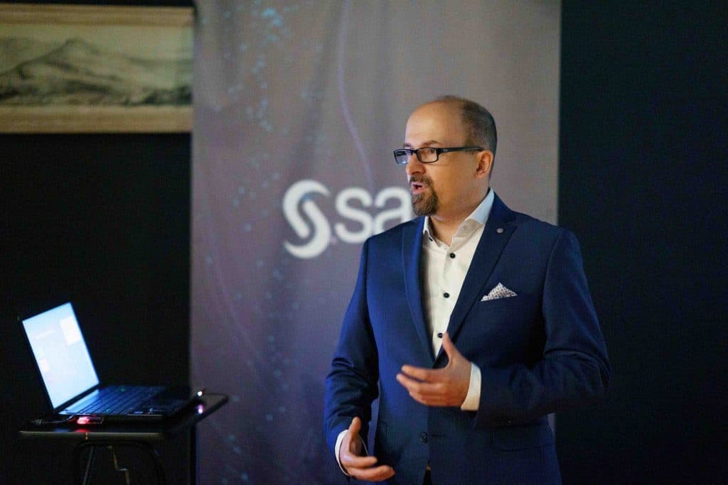 Marcin Nadolny SAS 1024x683 - Τεχνητή νοημοσύνη: Πρόληψη της απάτης στην ψηφιακή τραπεζική - Οικονομικός Ταχυδρόμος