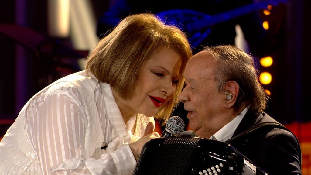 PITSA3 1024x576 1 - Σπίτι με το Mega: Μια λαμπερή βραδιά με την Πίτσα Παπαδοπούλου - Digitaltvinfo.gr