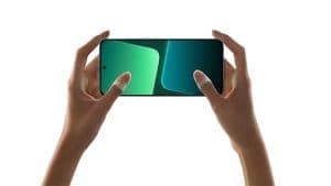 Xiaomi 13 Renders Special Angles 6 300x169 - Βάζουμε στο... μικροσκόπιο το Xiaomi 13: Λιγότερο… Pro μα περισσότερο προσιτό!