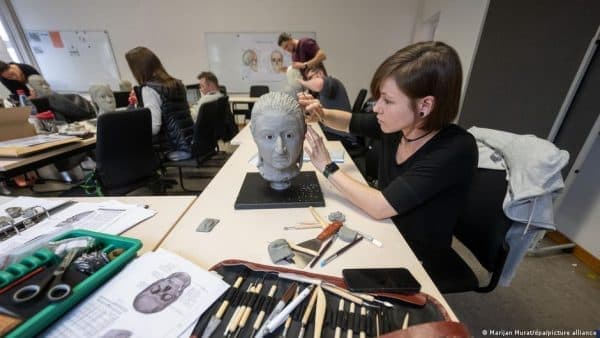 krania nekroi1 600x338 - Δίνοντας πρόσωπο σε άγνωστους νεκρούς