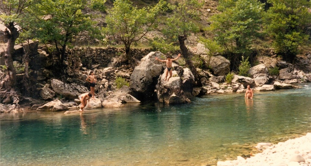 Ο ΗΡΑΚΛΗΣ Ο ΑΧΕΛΩΟΣ ΚΑΙ Η ΜΕΣΟΧΩΡΑ 1 - Το ERTFLIX υποδέχεται το 25ο Φεστιβάλ Ντοκιμαντέρ Θεσσαλονίκης με 12 φιλμ και καθημερινή ανασκόπηση της διοργάνωσης - Digitaltvinfo.gr