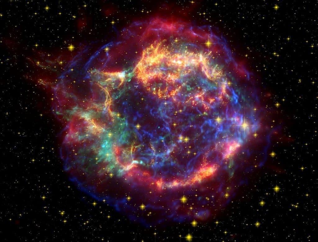 Cassiopeia A Spitzer Crop 1024x779 - Αυτοψία στα συντρίμμια μιας κατακλυσμιαίας κοσμικής έκρηξης