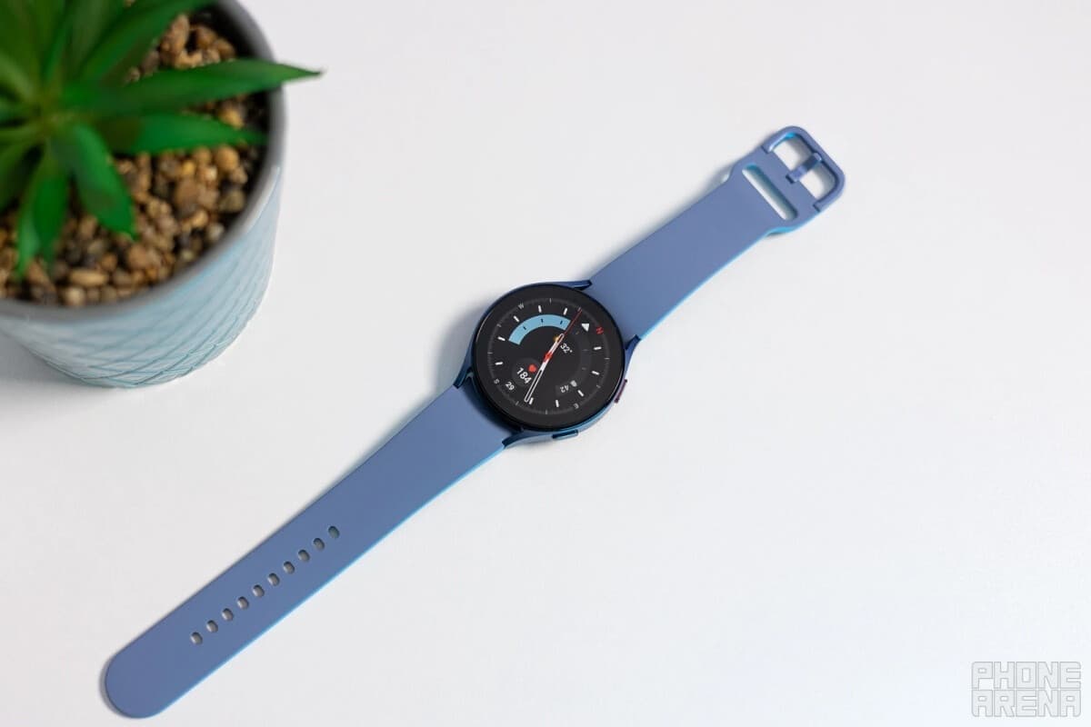 Είναι πολύ νωρίς για να γνωρίζουμε με βεβαιότητα, αλλά το Galaxy Watch 6 θα μπορούσε κάλλιστα να μοιάζει με το Watch 5. Σύμφωνα με πληροφορίες, το Galaxy Watch 6 Pro της Samsung θα μοιάζει πολύ με το Galaxy Watch 4 Classic