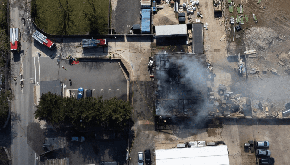 TpMggAY - Ξέσπασε φωτιά στο πλατό της 2ης σεζόν του Lord of the Rings: The Rings of Power (ΦΩΤΟ)