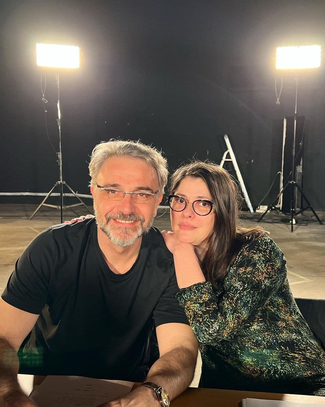 aJnQtFt - Maestro 2η Σεζόν: Σύσσωμο το cast διάβασε το σενάριο και φωτογραφήθηκε