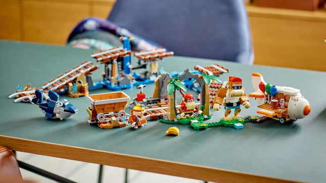 Εικόνα για άρθρο με τίτλο Donkey Kong and the Entire Kong Family Finally Joins Lego Super Mario