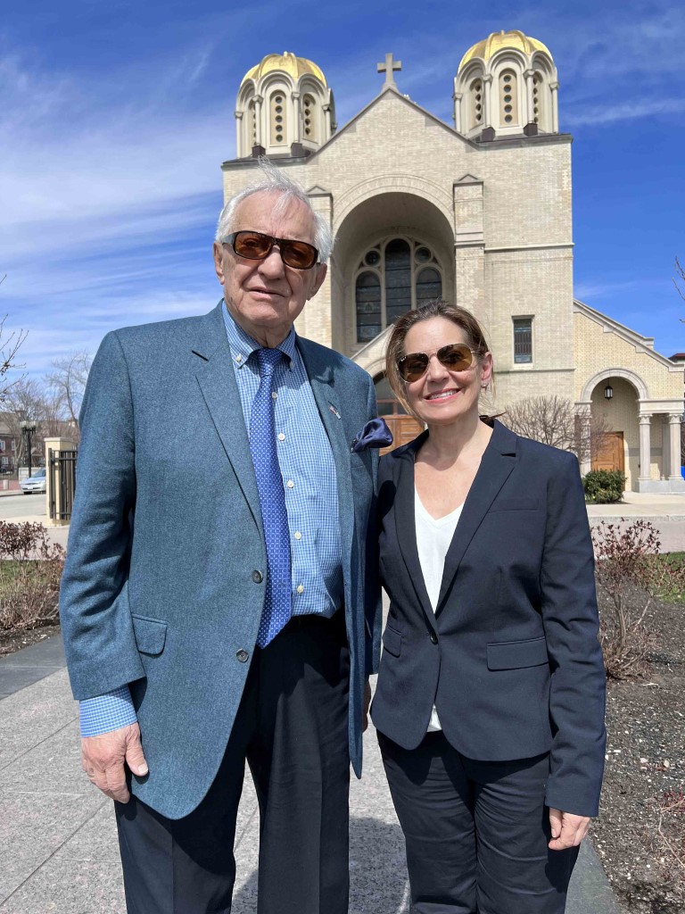 ΣΤΟΥΣ ΔΡΟΜΟΥΣ ΤΩΝ ΕΛΛΗΝΩΝ Ο ευεργέτης Γιώργος Μπεχράκης με την κόρη του