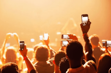 Τα κινητά τηλέφωνα… πενηντάρισαν (βίντεο)