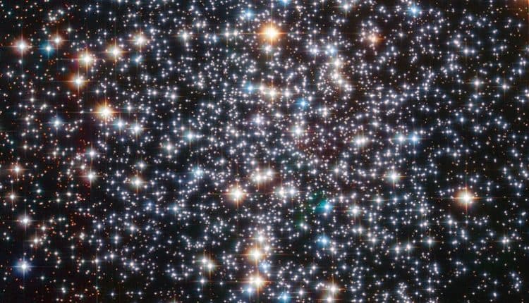 Αστρονόμοι εντόπισαν μια σπάνιου μεγέθους μαύρη τρύπα