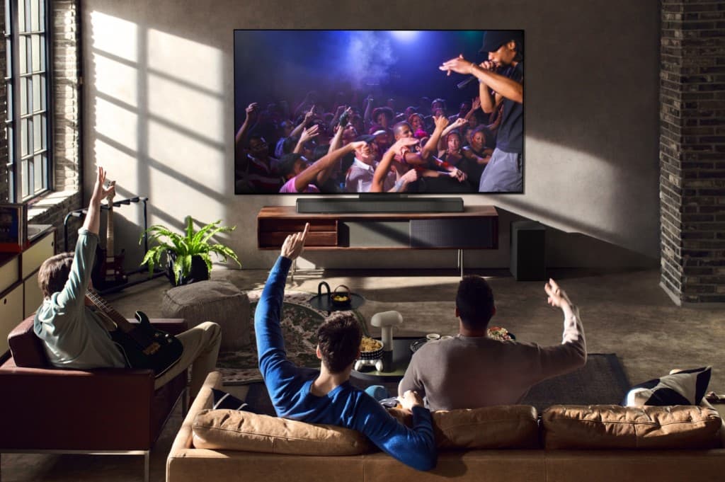 LG Sound Bar SC9LG OLED evo C3 Lifestyle Image 1