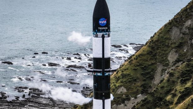 NASA: Δύο μικροί δορυφόροι μεταφέρονται στο διάστημα για να παρατηρούν τους κυκλώνες ώρα με την ώρα