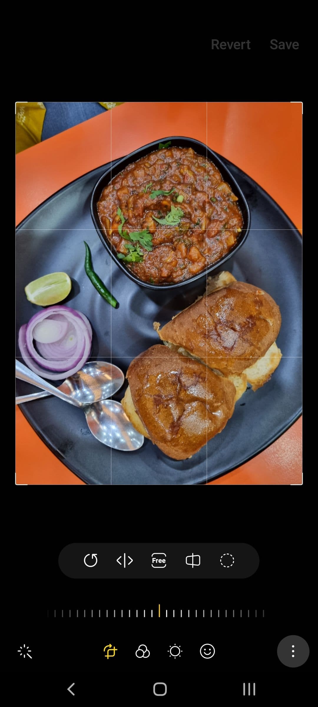 The photo editing menu in Samsung Gallery