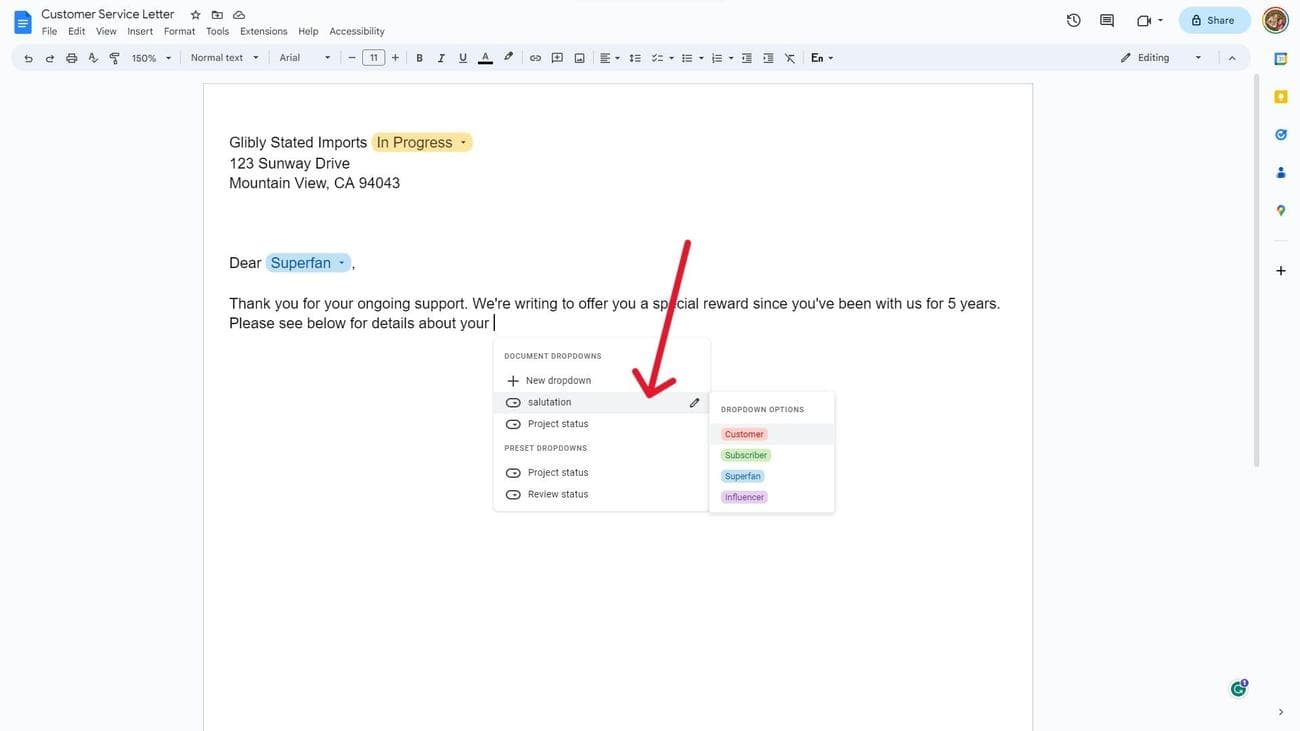 Ένα στιγμιότυπο οθόνης ενός εγγράφου των Εγγράφων Google που εμφανίζει αναπτυσσόμενα μενού και τοποθετεί το δείκτη του ποντικιού για να δείτε επιλογές.