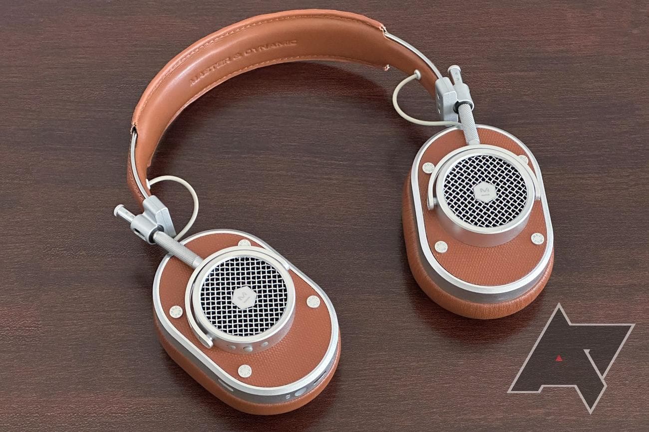 Master-and-Dynamic-MH40-flat-1