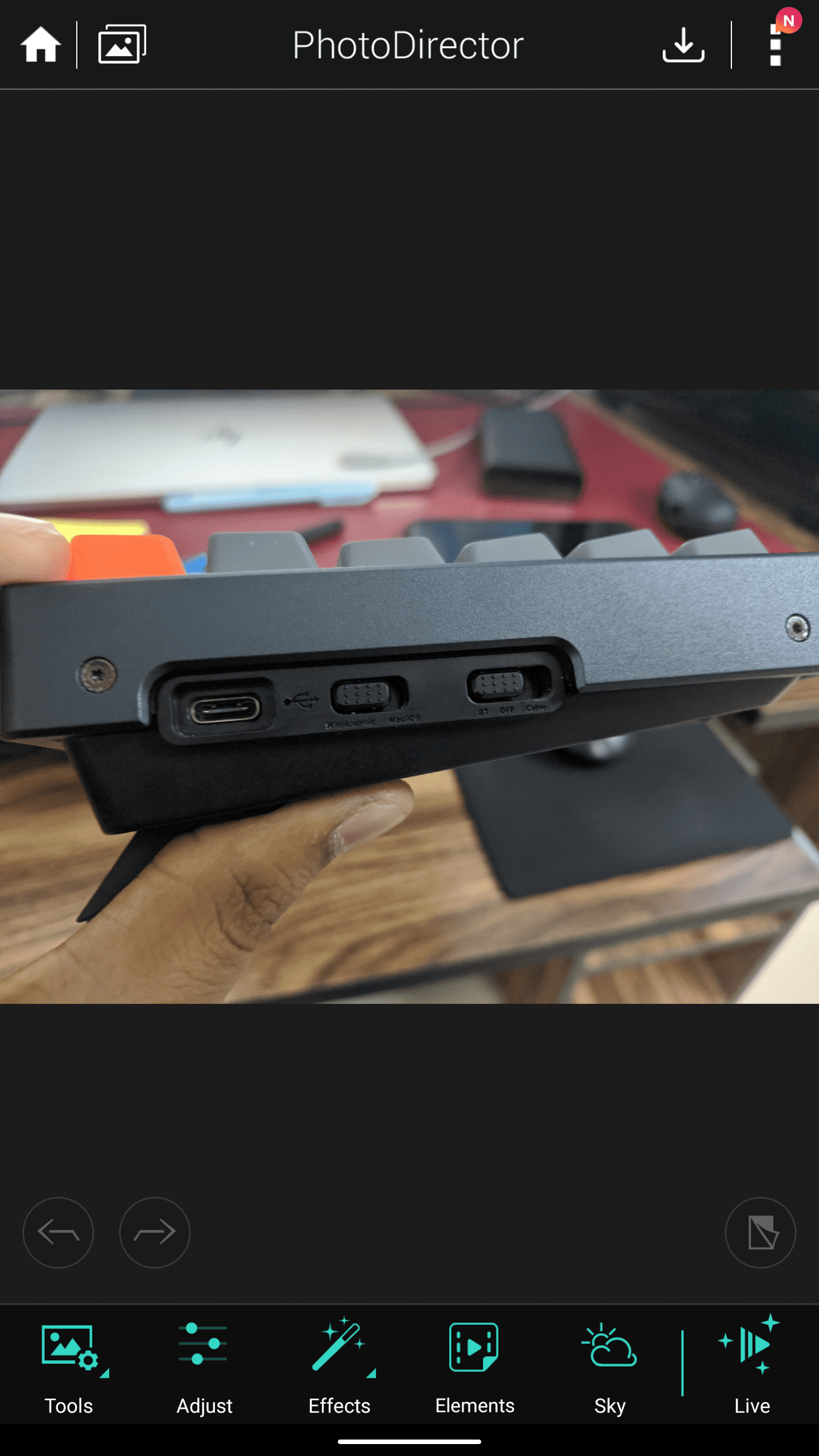 Ένα στιγμιότυπο οθόνης του Photo Director που δείχνει προσαρμογές φωτογραφιών.