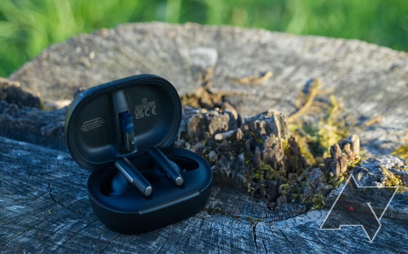 poly-voyager-free-60-plus-earbuds-case-open-3