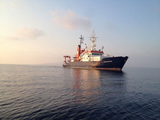 Το γερμανικό πλοίο Poseidon, με το οποίο έγιναν οι έρευνες των σεισμικών προφίλ στον υποθαλάσσιο χώρο γύρω από το ηφαίστειο της Σαντορίνη