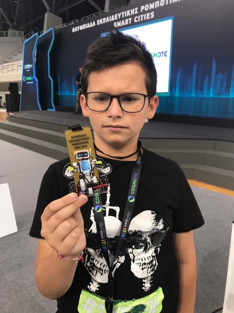 Βασίλης Ντάτης: Ο 11χρονος Έλληνας – “Αϊνστάιν” που κέρδισε μετάλλιο στην παγκόσμια Ολυμπιάδα Ρομποτικής - Εικόνα 2
