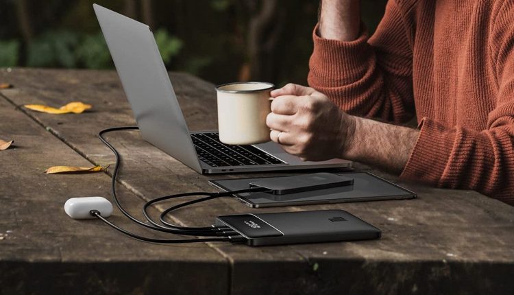 Αυτή η συμφωνία με power bank 80 $ κρατά τον φορητό υπολογιστή σας ζωντανό ακόμα και τις μεγαλύτερες μέρες
