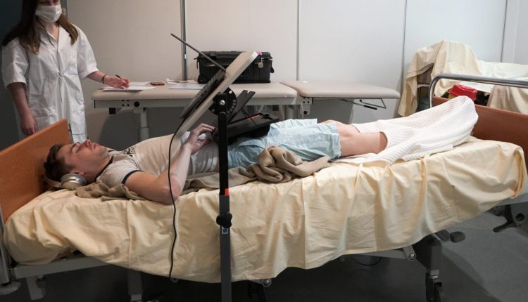 Αυτοί οι εθελοντές θα μείνουν στο κρεβάτι για δύο συνεχείς μήνες για το πείραμα του ταξιδιού στο διάστημα
