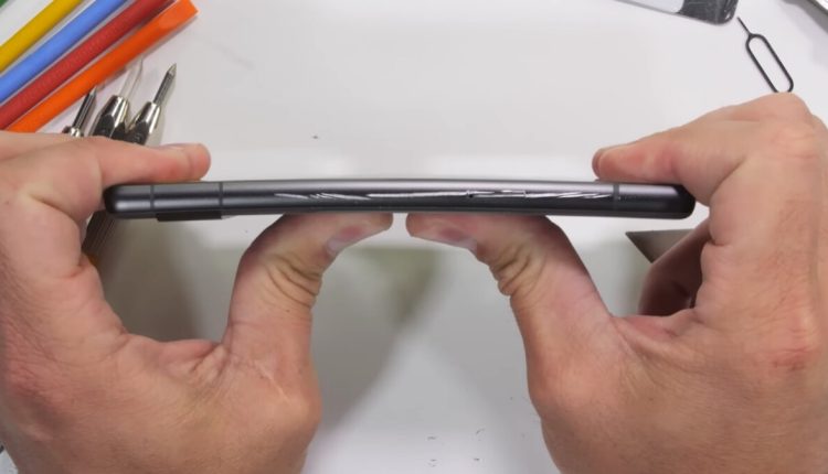 Αυτό το τεστ βασανιστηρίων υποδηλώνει ότι το Pixel 7a mid-ranger της Google είναι πιο ανθεκτικό από το Pixel 7 Pro
