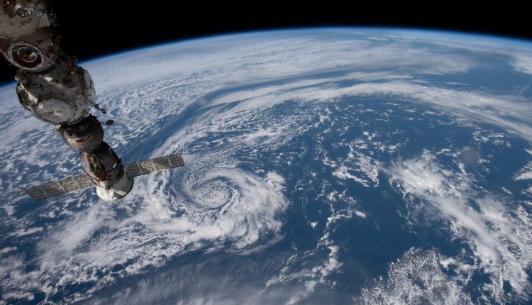 Διαστημικοί περίπατοι και ανακάτεμα διαστημικών σκαφών στον ISS