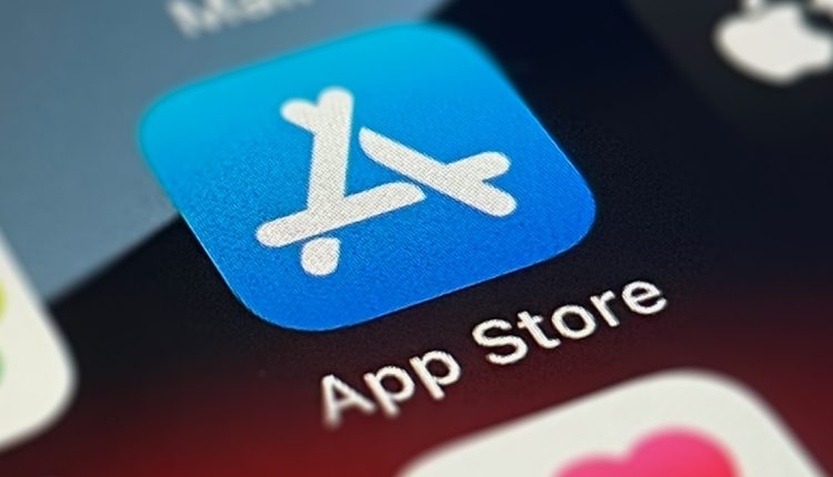 Η Apple λέει ότι το App Store της απέτρεψε πάνω από 2 δισεκατομμύρια δολάρια σε δόλιες συναλλαγές πέρυσι
