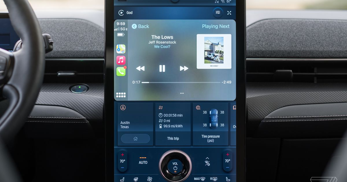 Η Ford αποφασίζει ότι τελικά δεν θα σκοτώσει το ραδιόφωνο AM
