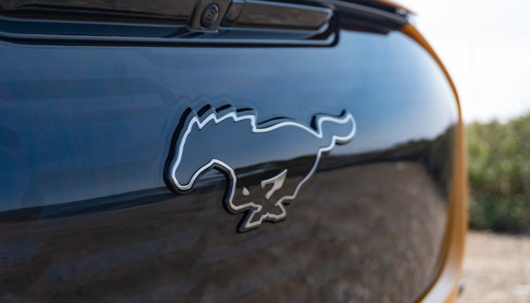 Η Ford μειώνει τις τιμές στην πλήρως ηλεκτρική Mustang Mach-E καθώς ανοίγει ξανά τις παραγγελίες