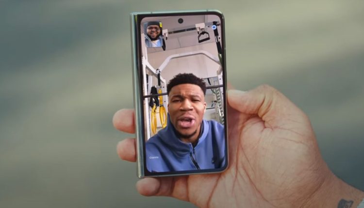 Η Google αποκαλύπτει το Pixel Fold νωρίς στη νέα διαφήμιση του NBA
