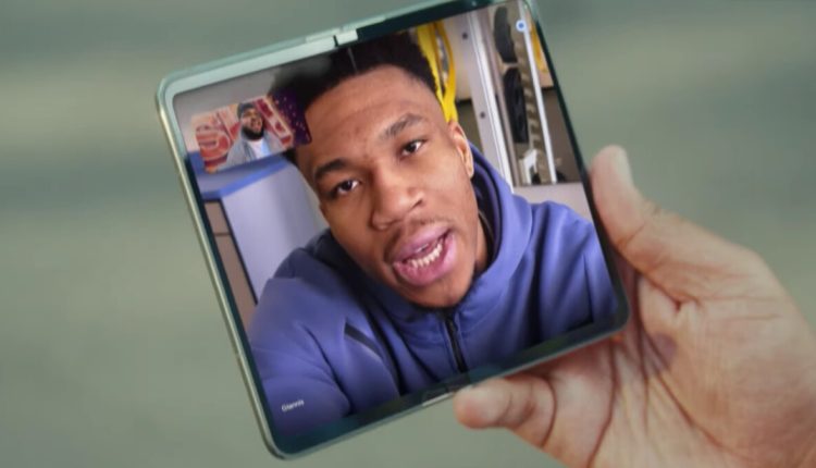 Η Google δείχνει πρόωρα το Pixel Fold (ξανά) σε αυτήν την πλήρη διαφήμιση με θέμα το NBA
