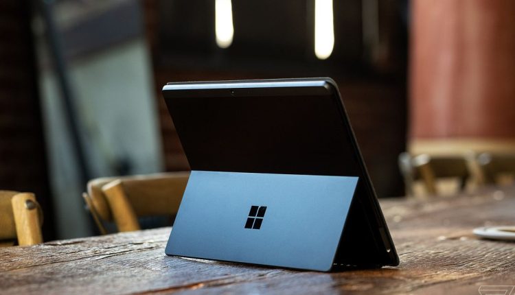 Η Microsoft επιδιορθώνει τις κάμερες Surface Pro X που σταμάτησαν να λειτουργούν