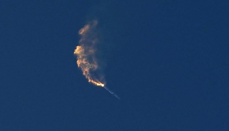 Η SpaceX αγωνίστηκε να καταστρέψει τον αποτυχημένο πύραυλο Starship, εγείροντας ανησυχίες για την ασφάλεια
