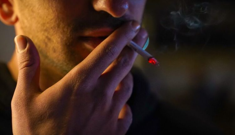 Η έγκαιρη διακοπή του καπνίσματος συνδέεται με μεγαλύτερα ποσοστά επιβίωσης για άτομα με καρκίνο στον πνεύμονα