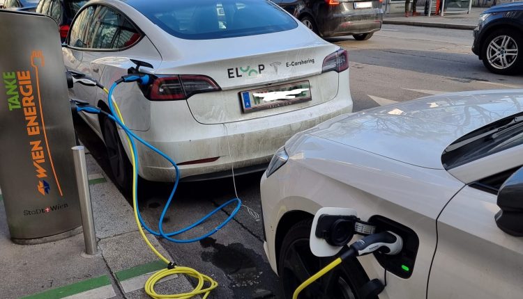 Ηλεκτρικά σχεδόν 6 στα 10 οχήματα που θα πωλούνται παγκοσμίως μέχρι το 2030