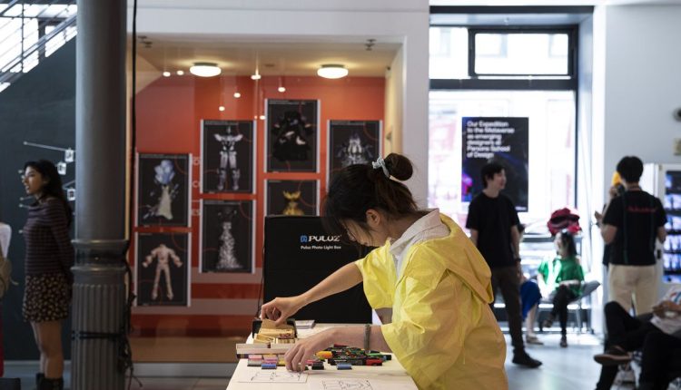 Μέσα στο μάθημα μόδας του κολεγίου Roblox
