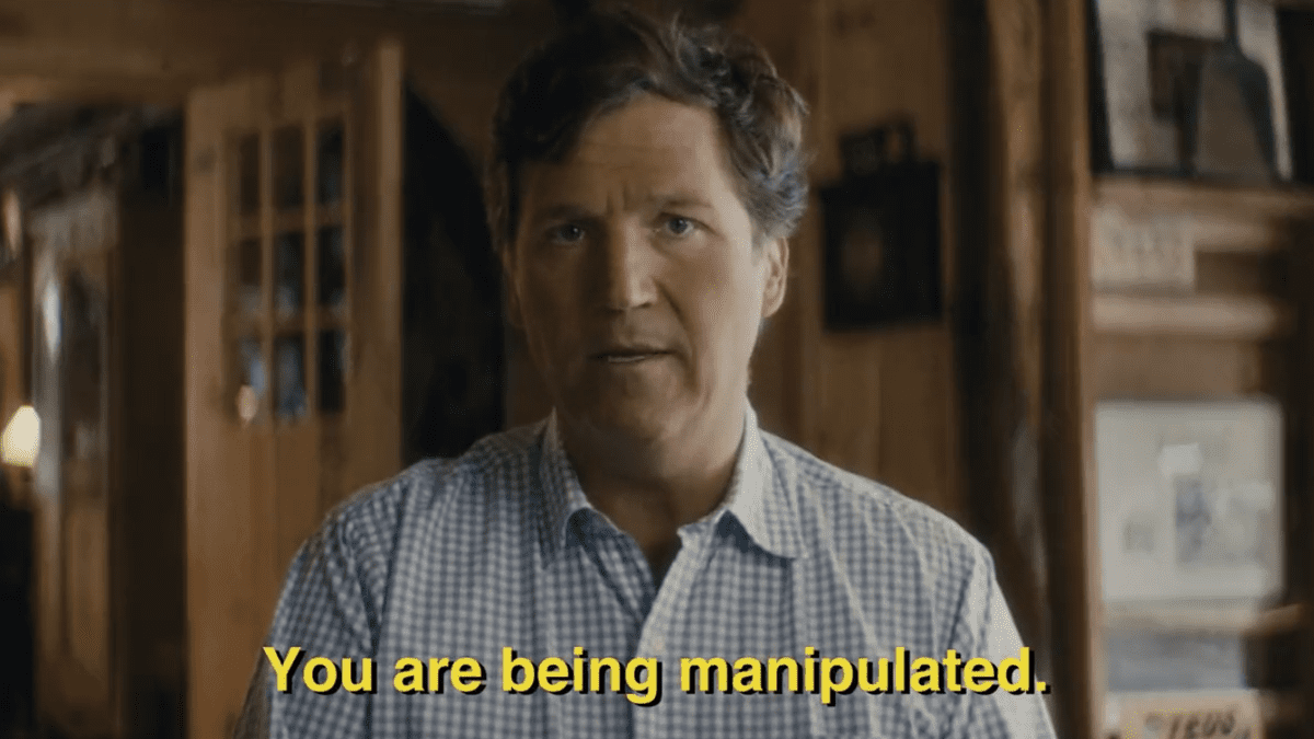 Ο Tucker Carlson επανεκκινεί την εκπομπή του στο Twitter, μετά την έξοδο από το Fox
