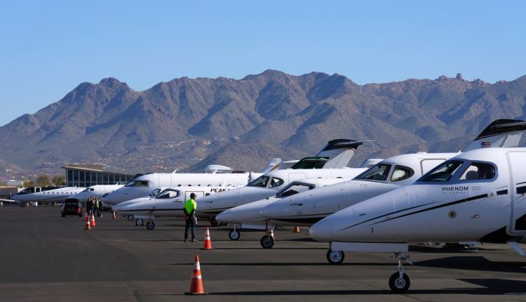 Οι φορολογούμενοι πληρώνουν το λογαριασμό για τις ιδιωτικές πτήσεις τζετ των πλουσίων