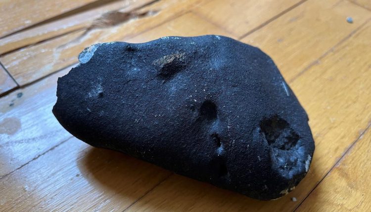 Πιθανή συντριβή μετεωρίτη μέσω της στέγης του σπιτιού στο Νιου Τζέρσεϊ