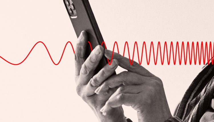 Ποια κινητά τηλέφωνα εκπέμπουν την περισσότερη ακτινοβολία… και πού περιλαμβάνονται τα iPhone στη λίστα