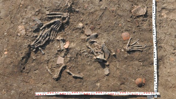 Πώς βρέθηκαν αυτά τα κομμένα χέρια έξω από παλάτι της αρχαίας Αιγύπτου;