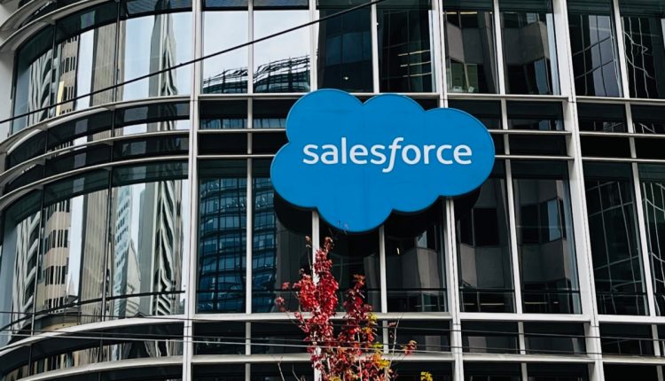 Πώς η Salesforce ενσωματώνει εξαγορασμένες εταιρείες