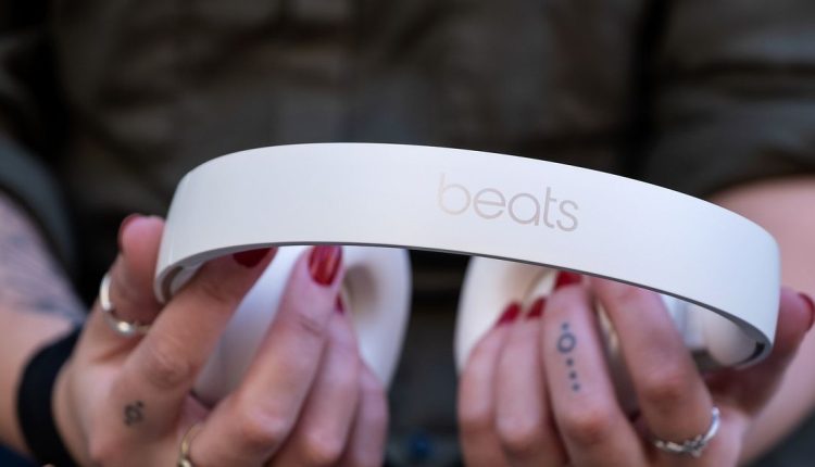 Τα μη ανακοινωθέντα ακουστικά Beats Studio Pro αποκαλύφθηκαν στην έκδοση beta του iOS
