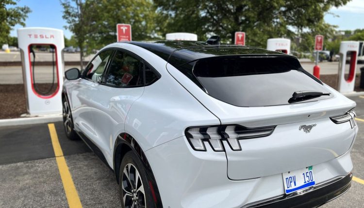 Το Ford EV θα χρησιμοποιεί το βύσμα φόρτισης της Tesla από το επόμενο έτος
