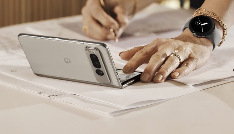 Το Google Pixel Fold ενημερώνει τη Samsung με κάμερα περισκοπίου και ζωντανή μετάφραση με διπλή οθόνη
