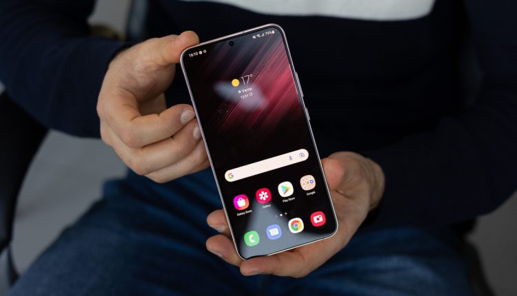 Το κορυφαίο Galaxy S22+ της Samsung πωλείται με τεράστια έκπτωση και στις δύο εκδόσεις 128 και 256 GB
