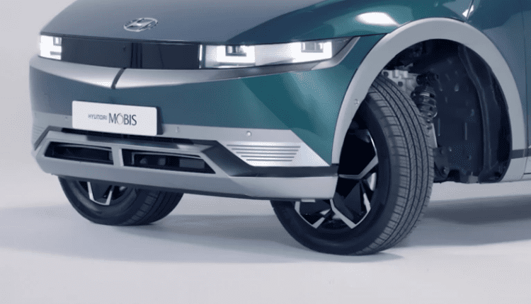 Το σύστημα e-Corner που το μετατρέπει σε αυτοκίνητο-κάβουρα (BINTEO)