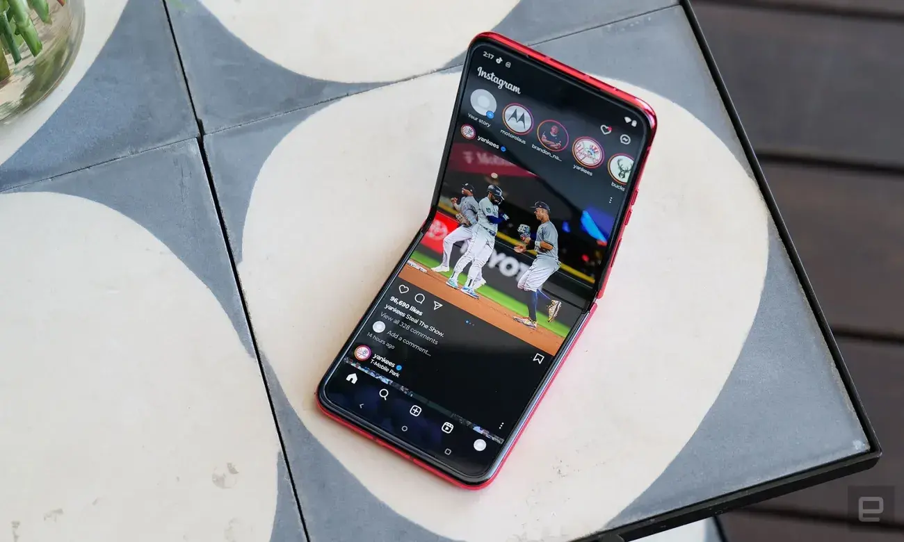 , Moto Razr 2023 hands-on: Δύο υποσχόμενες αναδιπλούμενες ενημερώσεις σε ένα εμβληματικό τηλέφωνο, TechWar.gr