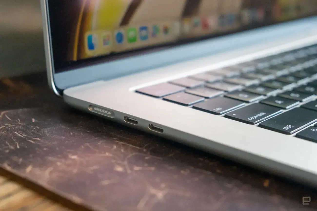 Apple MacBook Air (15 ιντσών, M2)