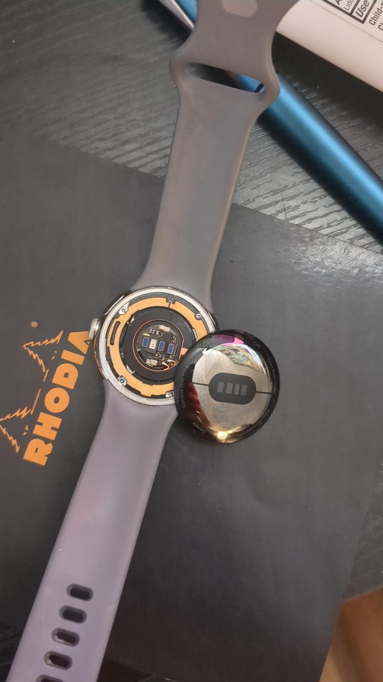 , Ουφ, μερικές μονάδες Pixel Watch ανοίγουν τυχαία, TechWar.gr